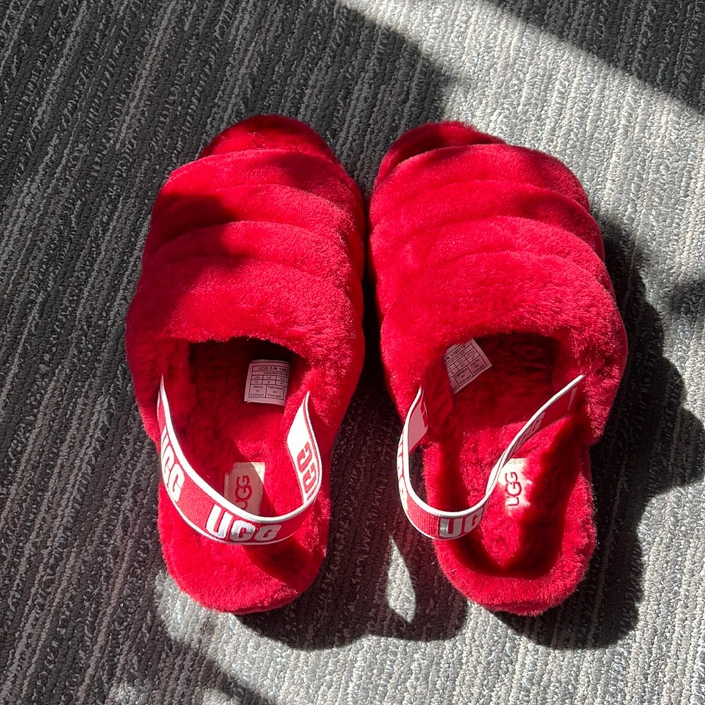 LIKE NEW Fluff Yeah UGG Slides